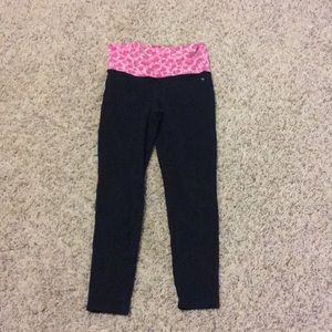Black leggings with pink waist